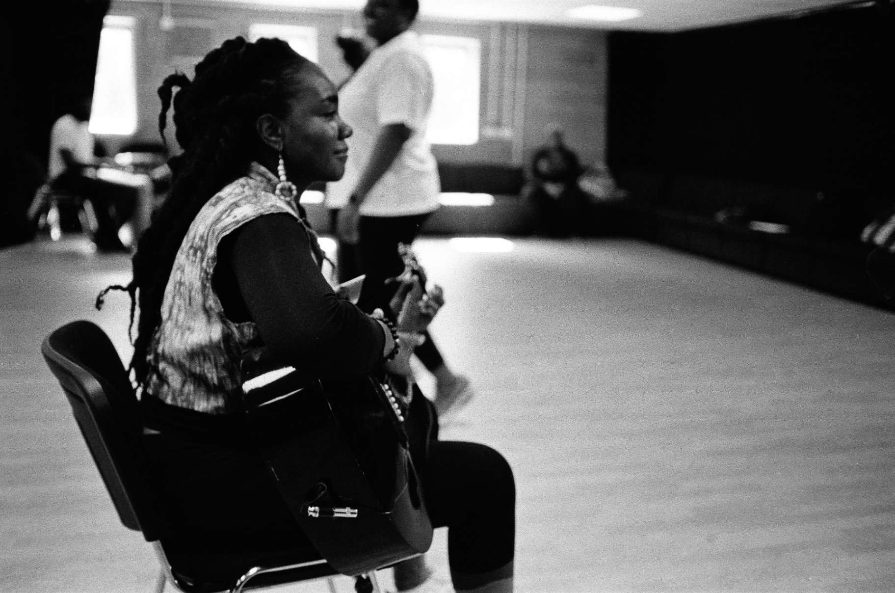 Performer with guitar in rehearsal, black and white